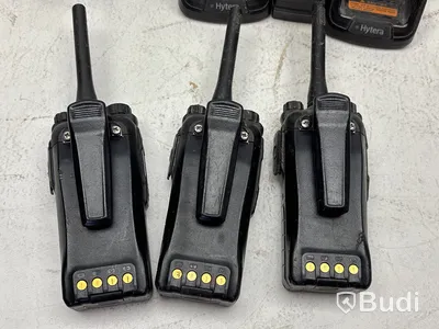 3 st. Walkie Talkie Hytera PD705LT, 2 st. DP2400e med 8 st. monofoner samt 8 st. laddare