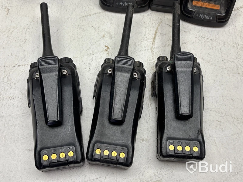 3 st. Walkie Talkie Hytera PD705LT, 2 st. DP2400e med 8 st. monofoner samt 8 st. laddare