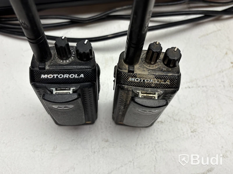 3 st. Walkie Talkie Hytera PD705LT, 2 st. DP2400e med 8 st. monofoner samt 8 st. laddare