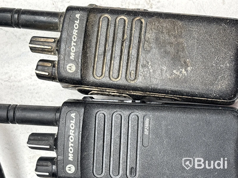 3 st. Walkie Talkie Hytera PD705LT, 2 st. DP2400e med 8 st. monofoner samt 8 st. laddare