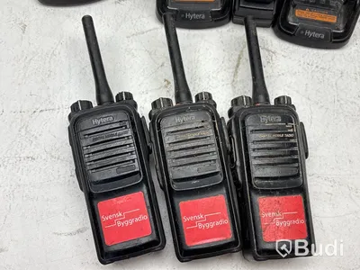 3 st. Walkie Talkie Hytera PD705LT, 2 st. DP2400e med 8 st. monofoner samt 8 st. laddare