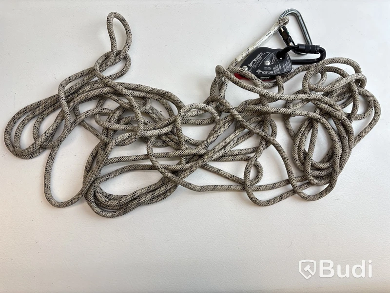 Helkroppssele Petzl, Avao