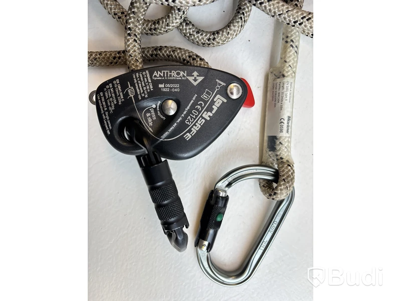 Helkroppssele Petzl, Avao