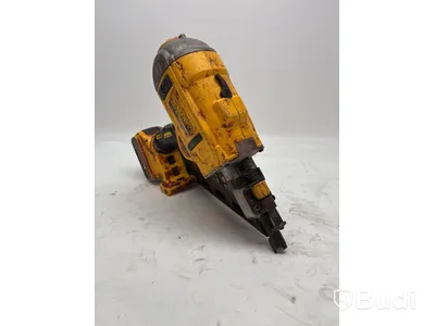 Spikpistol Dewalt och Arbetslampa Mareld