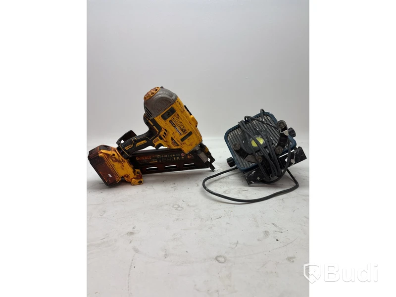 Spikpistol Dewalt och Arbetslampa Mareld