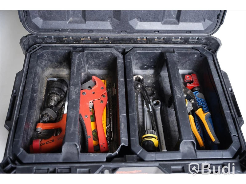 Låda Milwaukee Packout inkl. verktyg.