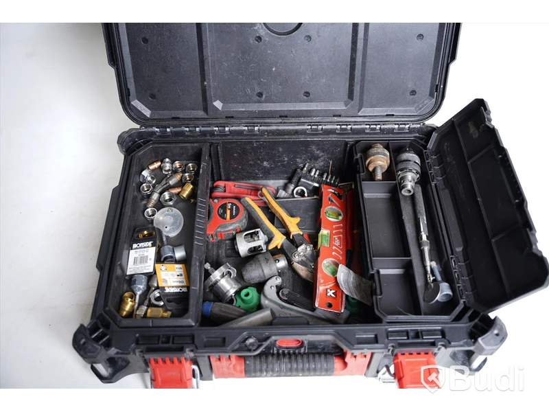 Låda Milwaukee Packout inkl. verktyg.
