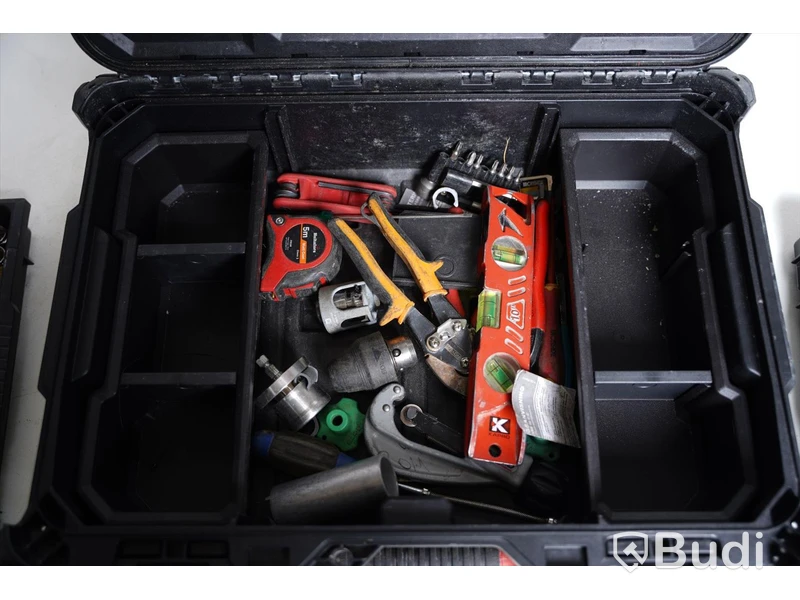 Låda Milwaukee Packout inkl. verktyg.