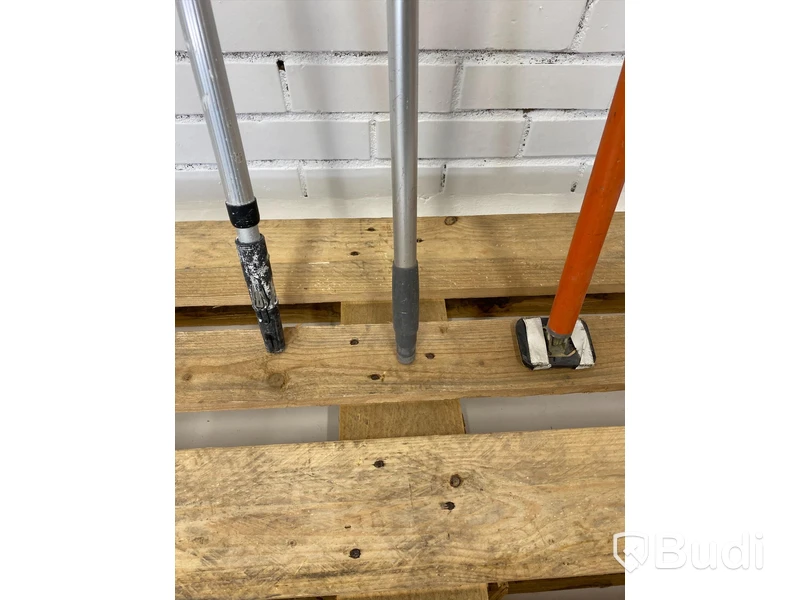 2 st teleskopskaft och 1 st stötta för skåp