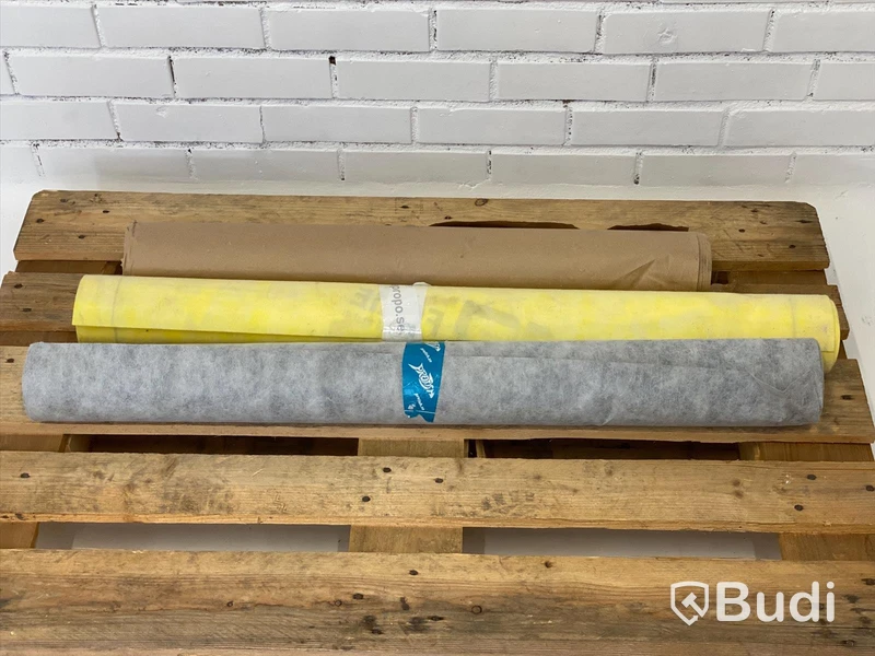 2 st rullar byggfiber och 1 rulle täckpapp