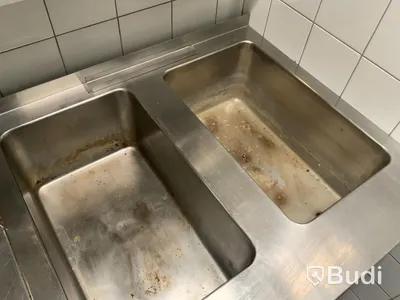 Vattenbad 80x70, 2st lådor saknas, samt 2st lådor kärvar