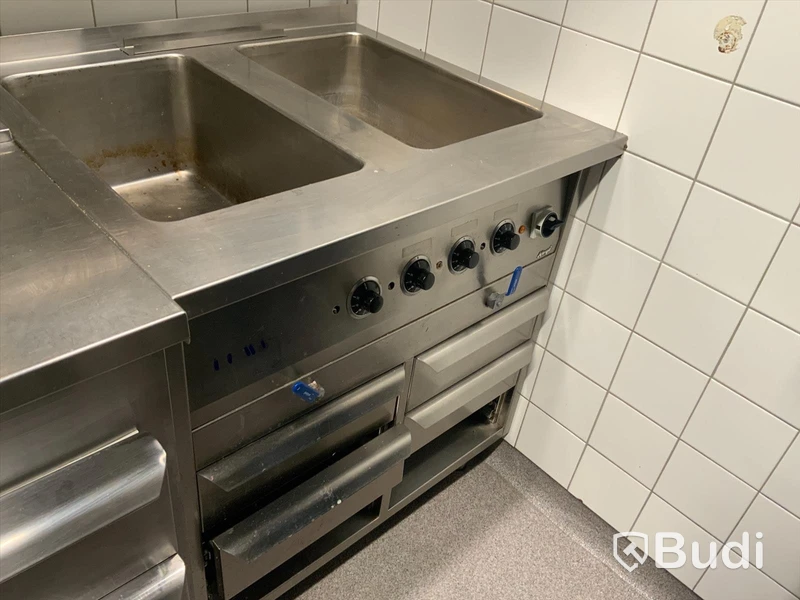 Vattenbad 80x70, 2st lådor saknas, samt 2st lådor kärvar