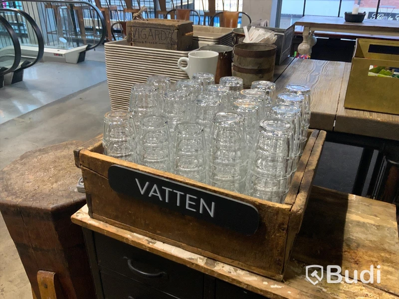 Trälåda med ca 100 glas