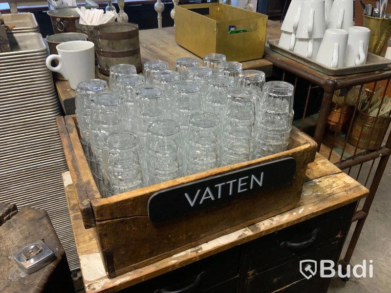 Trälåda med ca 100 glas