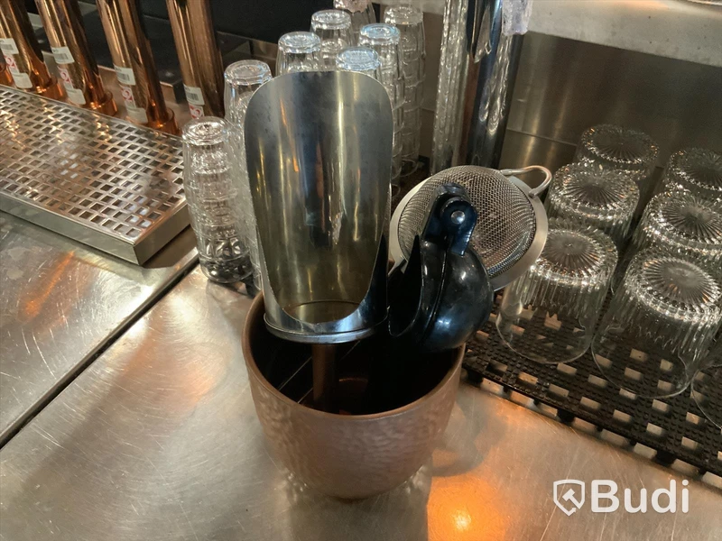 Div glas (dryckes samt shotsglas) samt div barredskap