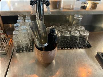 Div glas (dryckes samt shotsglas) samt div barredskap
