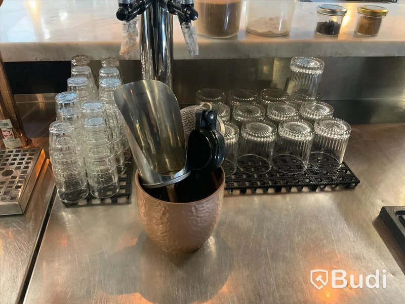 Div glas (dryckes samt shotsglas) samt div barredskap