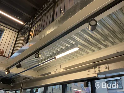 13 st spotlights på skena, skena ingår ej.