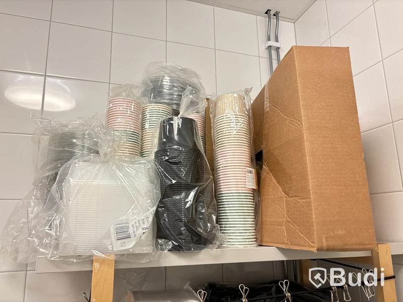 Caféinredning och varor. Stort parti!