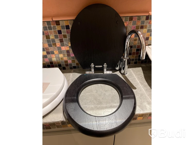 Toalettsits Nypris: 6250 SEK/st