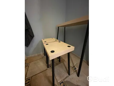 Litet bord med 2st pallar.
