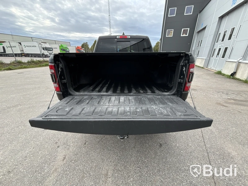 RAM 1500 Crew Cab HEMI 5.7L 4x4 -2022 | LARAMIE Night Edition