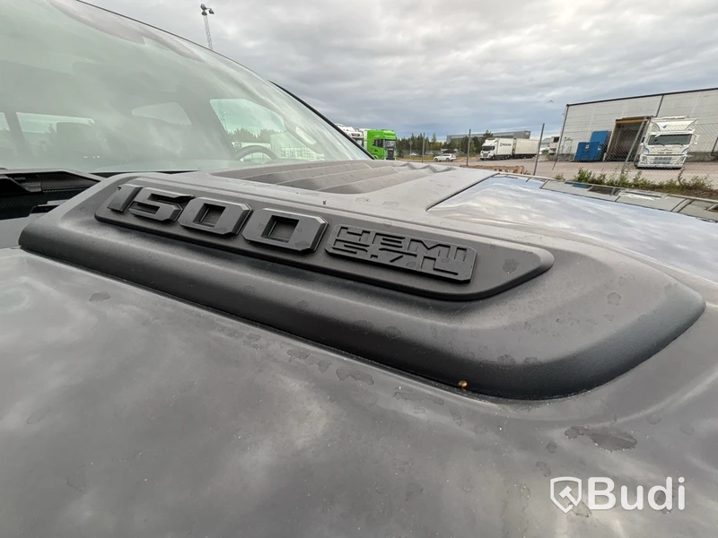 RAM 1500 Crew Cab HEMI 5.7L 4x4 -2022 | LARAMIE Night Edition