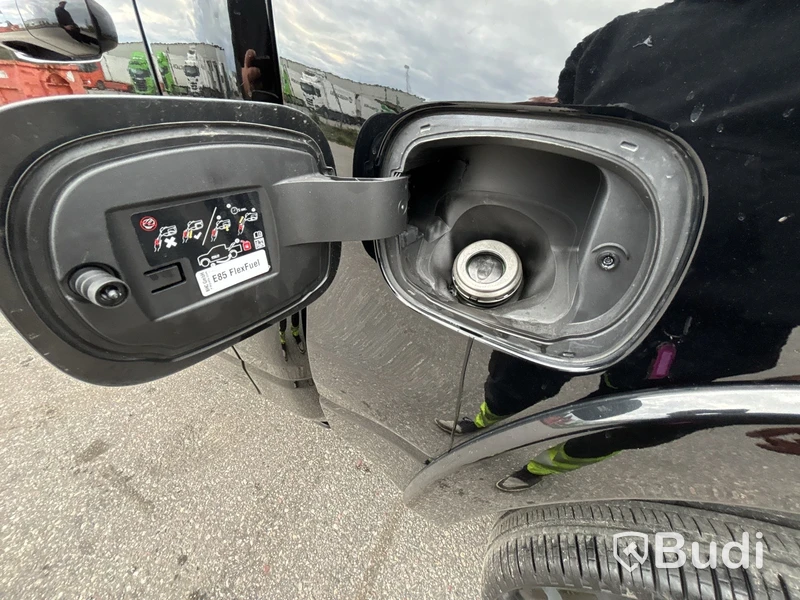 RAM 1500 Crew Cab HEMI 5.7L 4x4 -2022 | LARAMIE Night Edition