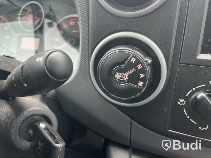 Skåpbil Peugeot Partner 1.6 -2018 BlueHDi | 99hk Reparationsobjekt