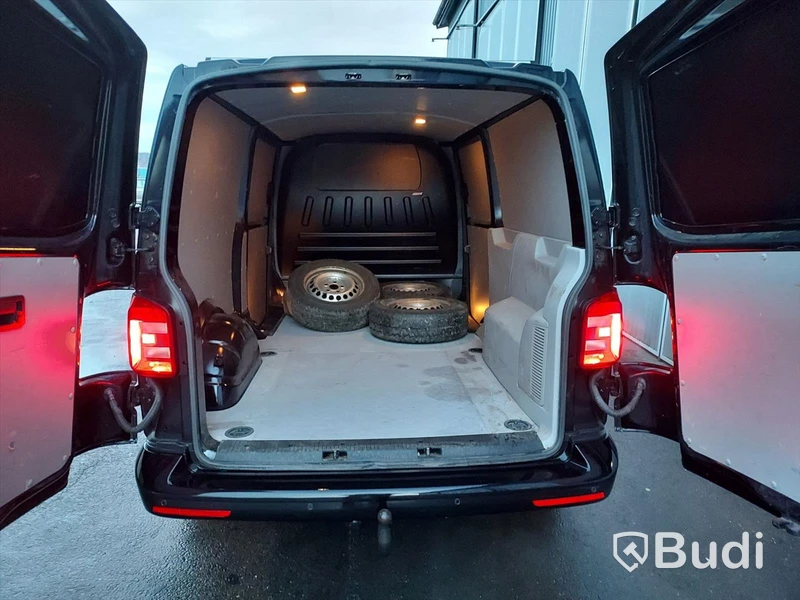 Volkswagen Transporter T6 2.0 TDI BMT Skåp 4MOTION (150hk) - 2016. Auktionen omstartad.