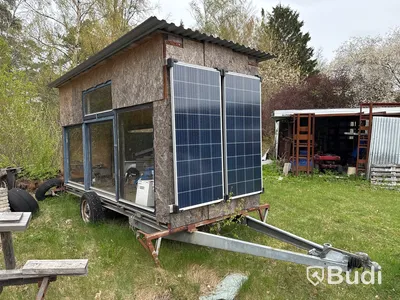 Släpvagn med solpaneler