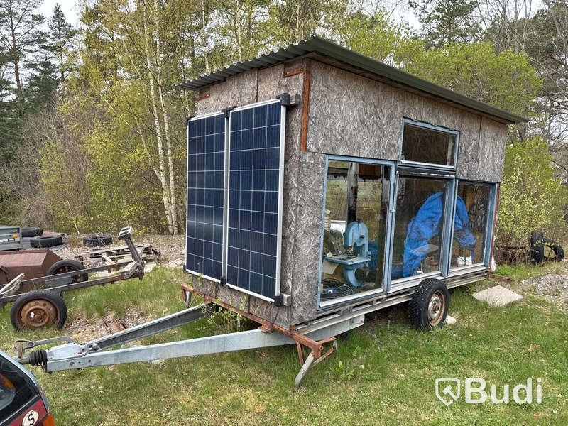 Släpvagn med solpaneler