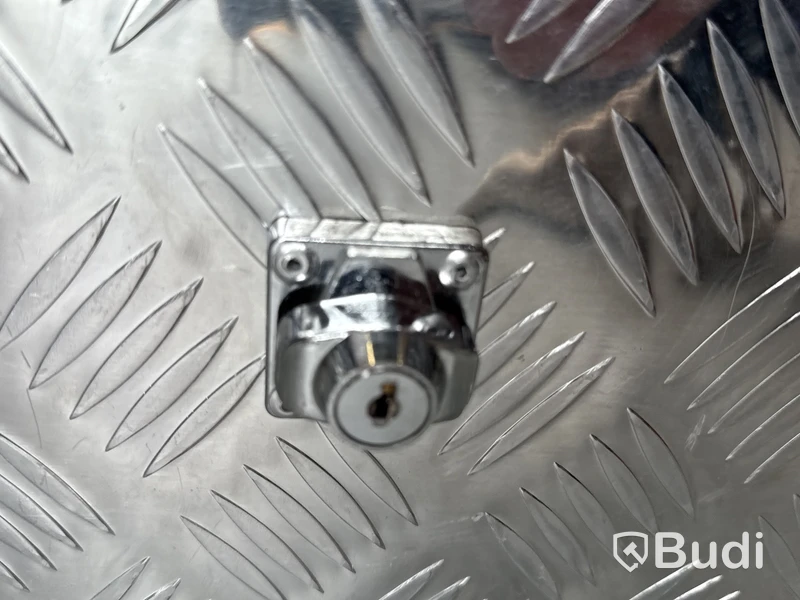 2 st aluminiumlådor