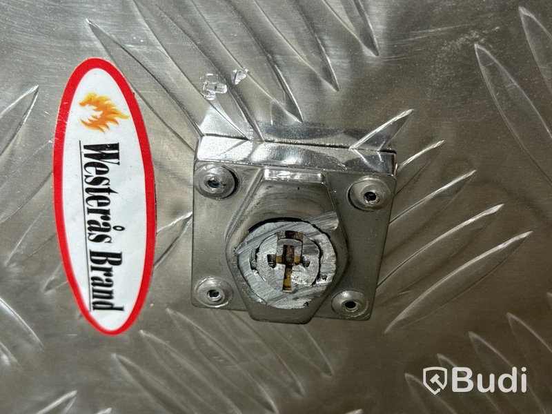 2 st aluminiumlådor