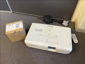 Projektor Epson EMP-280 och Projektorduk (Mått 220cm)