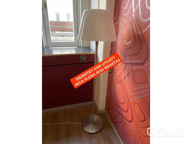 2st Fåtöljer bord och Golvlampa