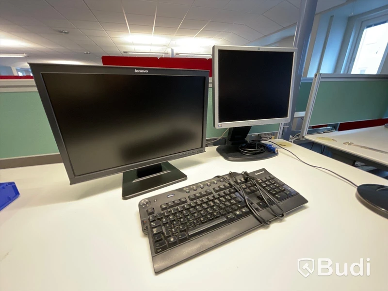 2 st Datorskärmar Lenovo 6622-HB1 och HP 1940