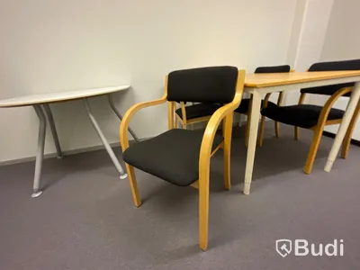 Bord och 4st stolar (Mått 120 x 80 cm)I