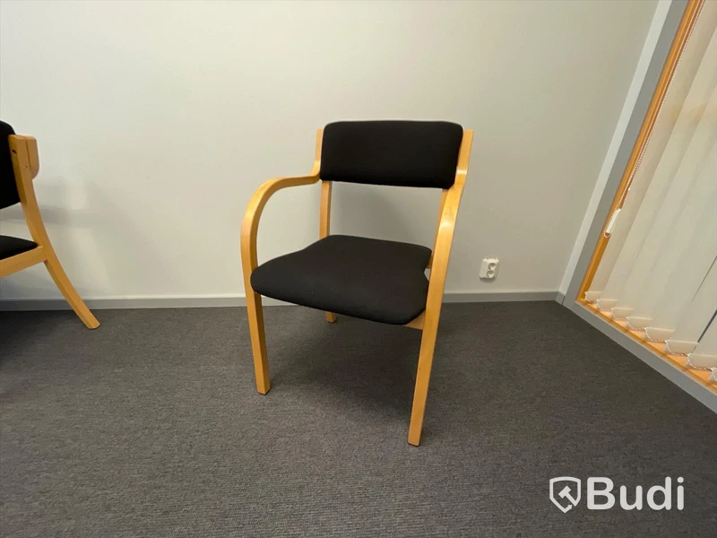 Bord och 4st stolar (Mått 120 x 80 cm)I