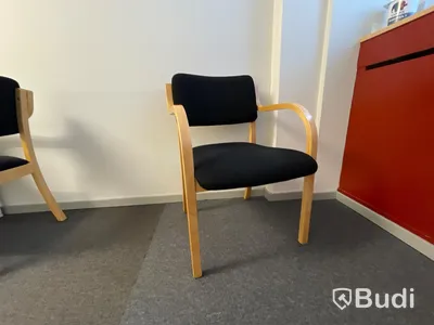 Bord och 4st stolar (Mått 120 x 80 cm)I