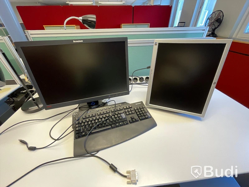 2st Datorskärmar Lenovo L2250pw0 och HP HSTND-2H01