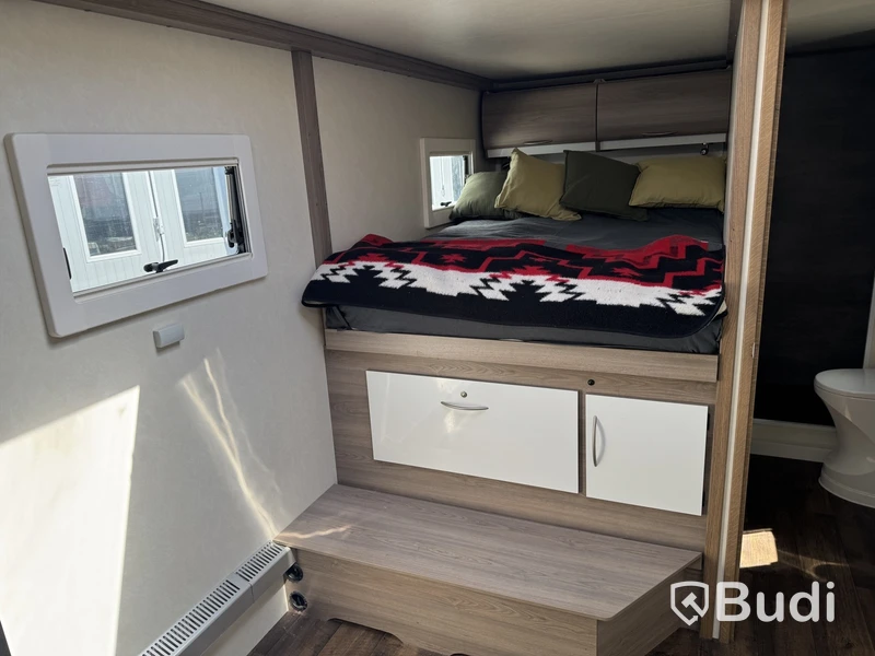 Scania G410 XT 4X4 HA Motorhome - 2021 | Xpedition Trucks