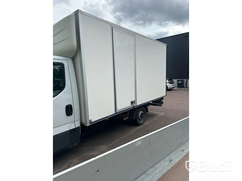 Iveco Daily - 2017 | Zepro Bakgavellyft | Sidodörr och Extraljus