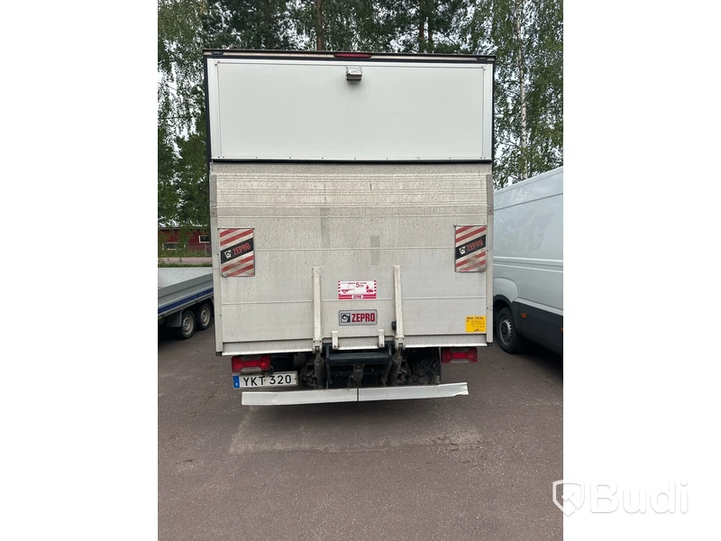 Iveco Daily - 2017 | Zepro Bakgavellyft | Sidodörr och Extraljus