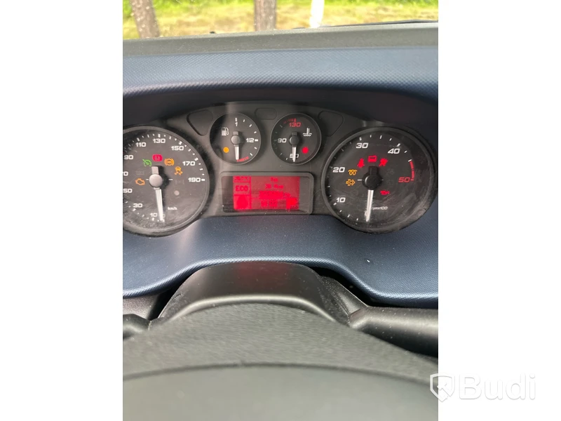 Iveco Daily - 2017 | Zepro Bakgavellyft | Sidodörr och Extraljus