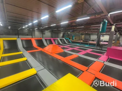 Free Jump Park med totalt 31 studsmattor. 414 kvm
