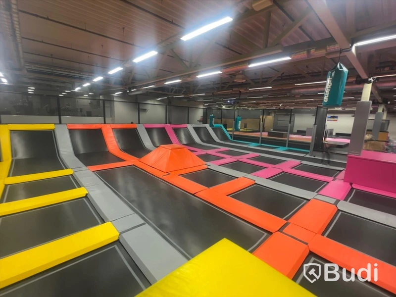Free Jump Park med totalt 31 studsmattor. 414 kvm