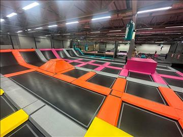 Free Jump Park med totalt 31 studsmattor. 414 kvm