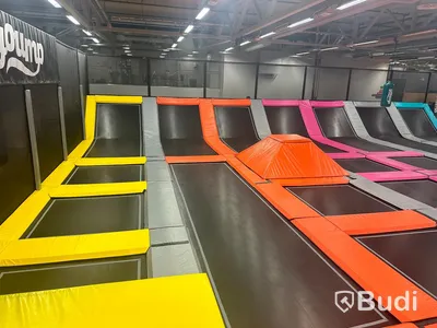 Free Jump Park med totalt 31 studsmattor. 414 kvm