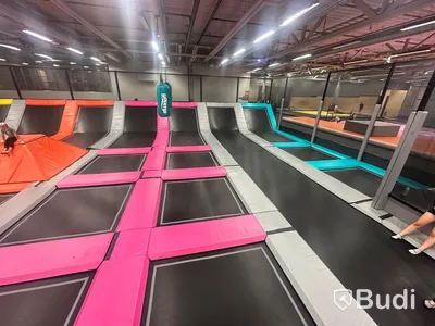 Free Jump Park med totalt 31 studsmattor. 414 kvm